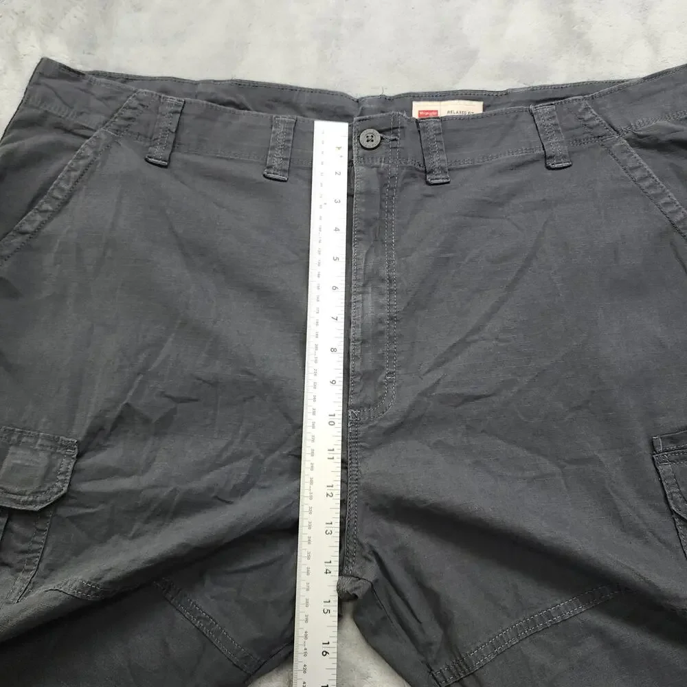 NEW Wrangler Shorts‎ Mens 44 Gray Cargo Relaxed Fit Shorts Epic Soft Ripstop